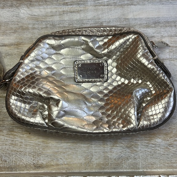 LIZ CLAIBORNE Est. 1976 Wristlet Gold Snake-print - Picture 2 of 8